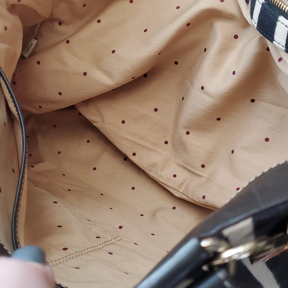 Kate Spade Black and Cream Horizontal Multi Pocketed Tote Purse Bag w Charm - Picture 9 of 9